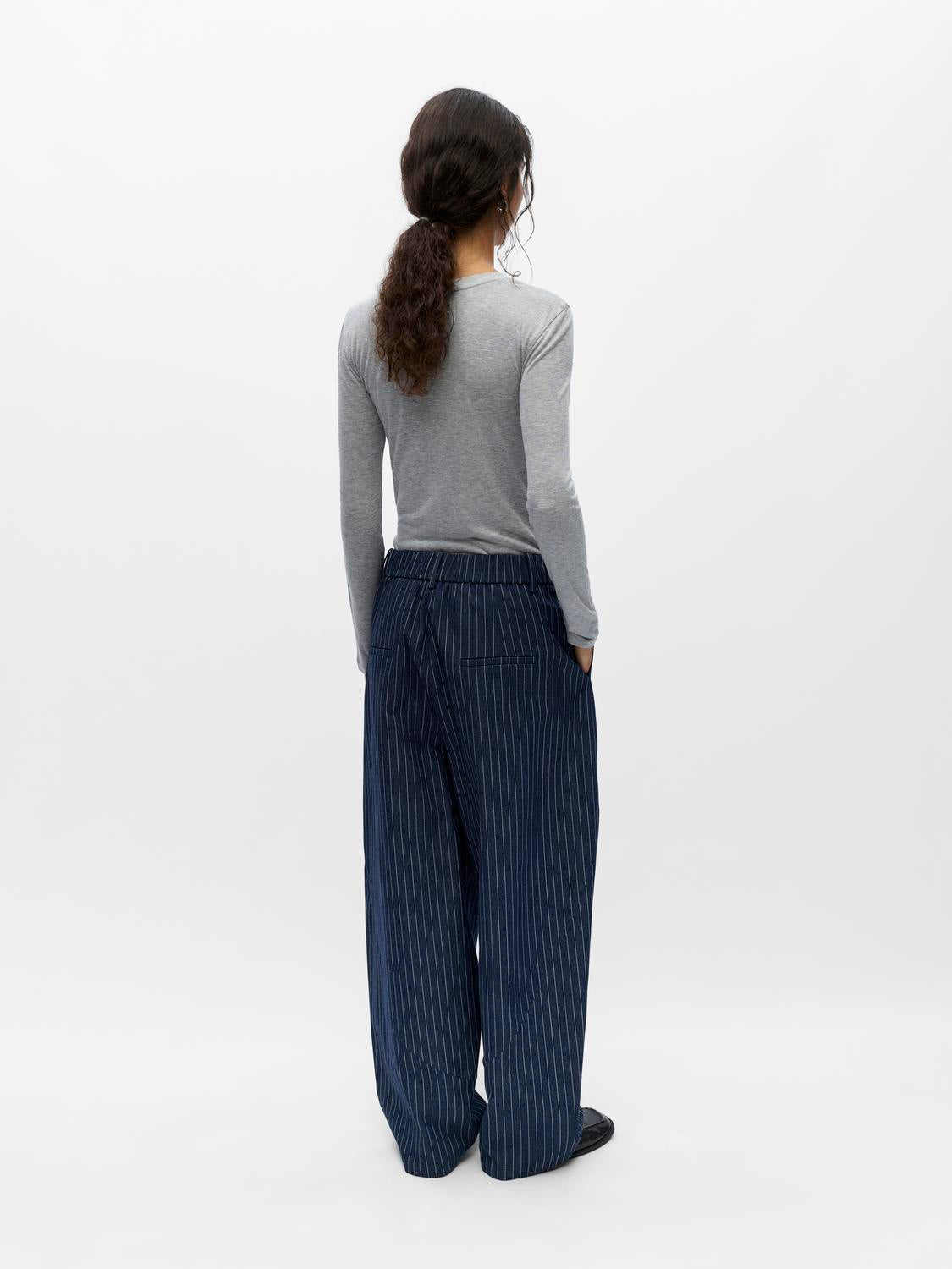 model_shot-back